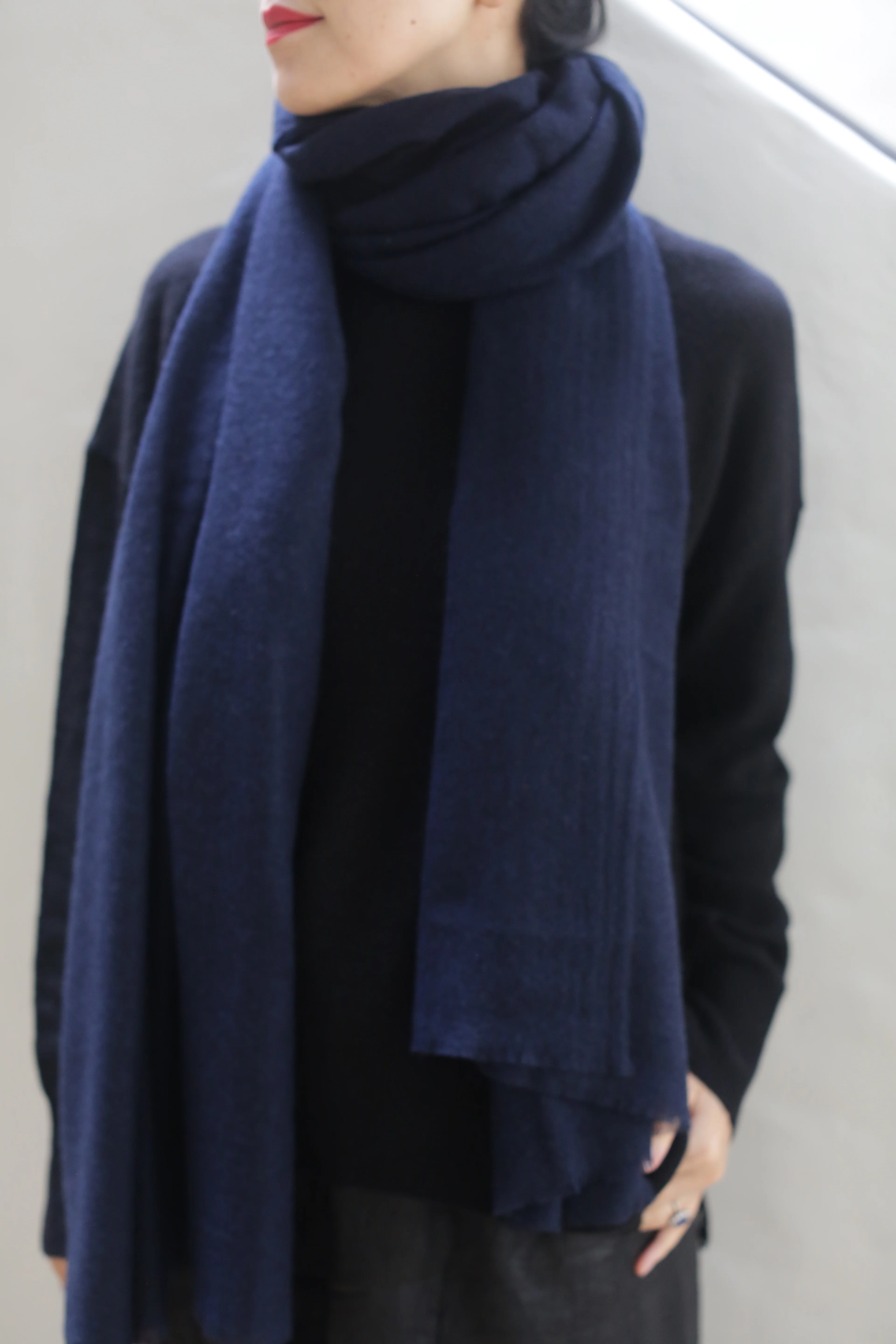 Tissue Weight Cashmere Scarf | Navy - Image 3